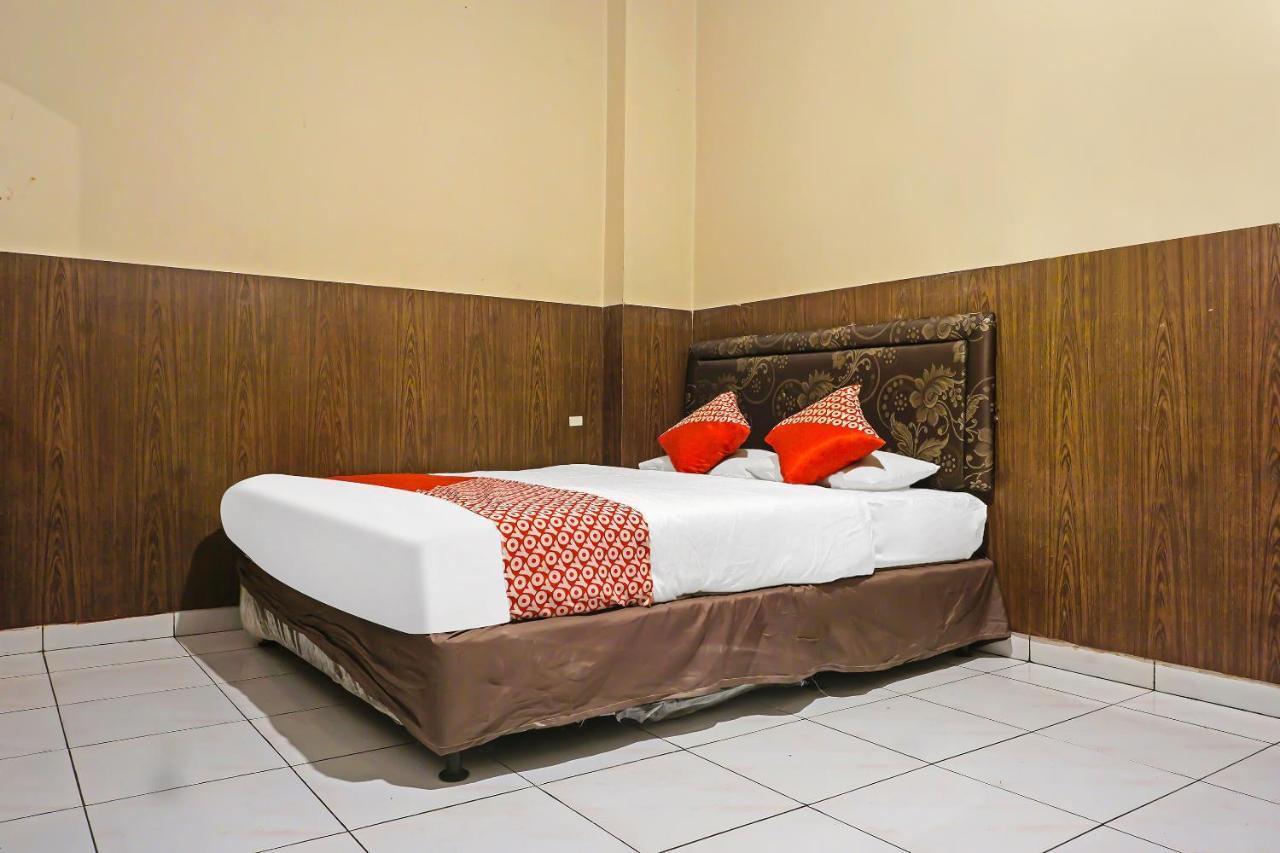 Oyo 1935 Hotel Diamond Inn Макасар Екстериор снимка