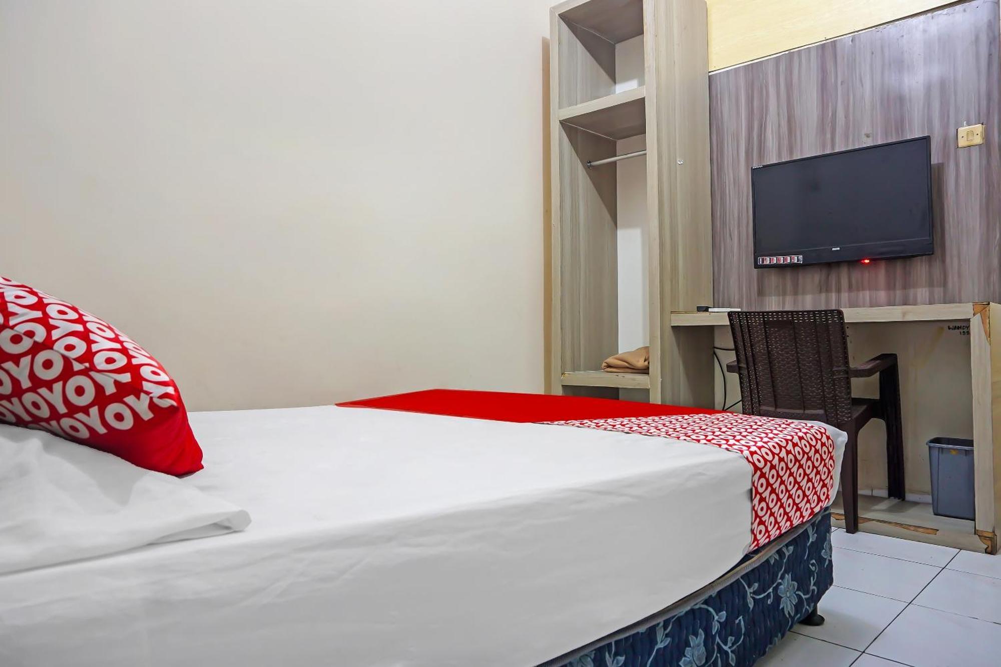 Oyo 1935 Hotel Diamond Inn Макасар Екстериор снимка