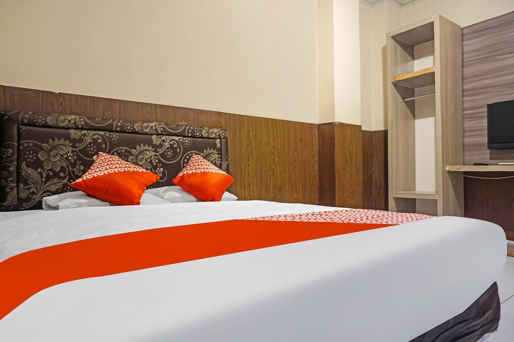 Oyo 1935 Hotel Diamond Inn Макасар Екстериор снимка