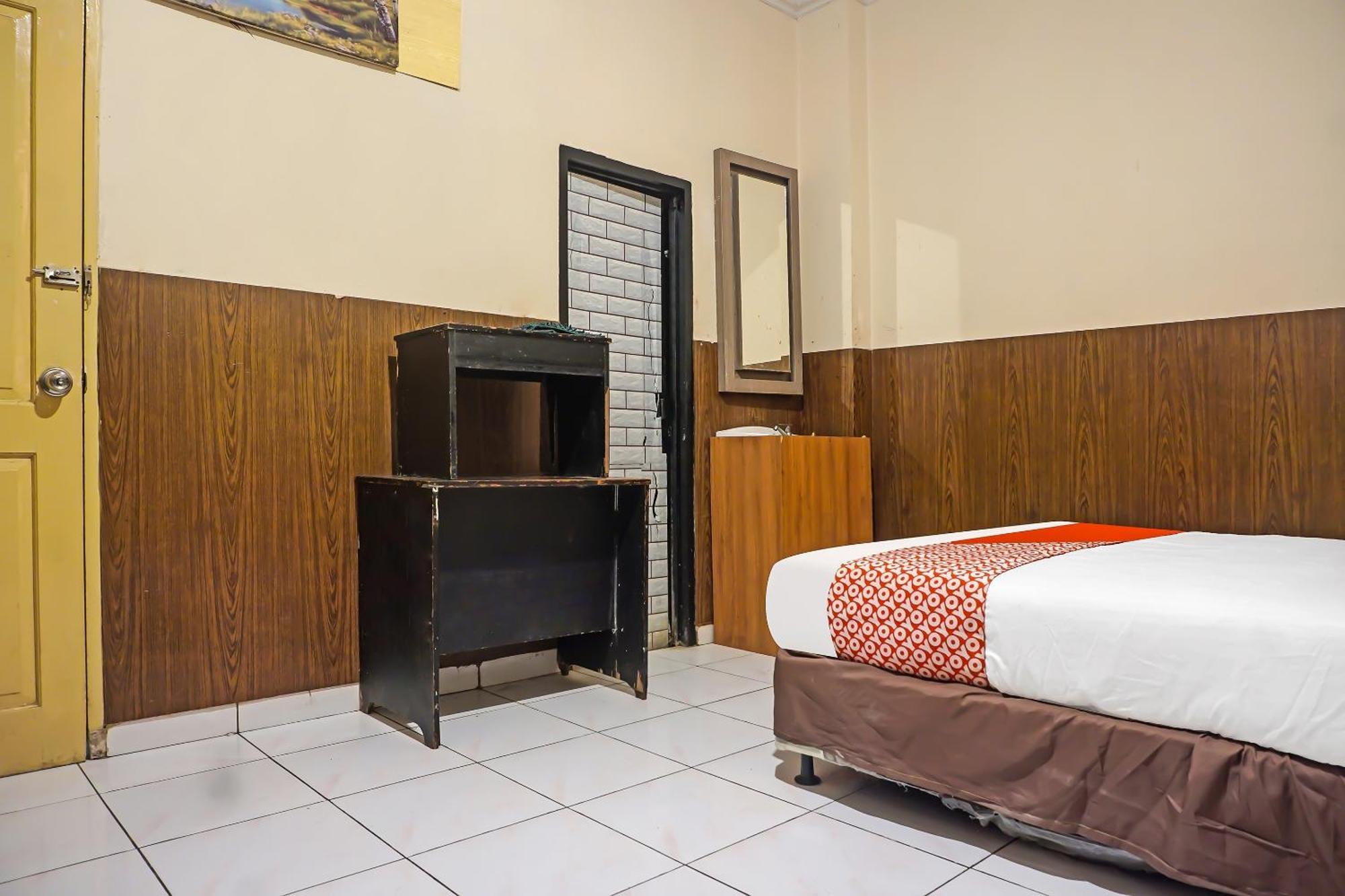 Oyo 1935 Hotel Diamond Inn Макасар Екстериор снимка