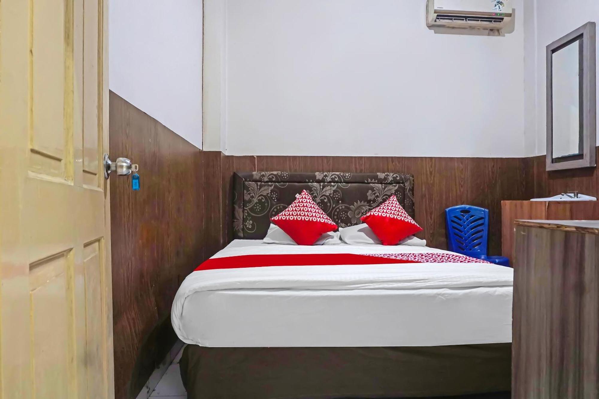 Oyo 1935 Hotel Diamond Inn Макасар Екстериор снимка